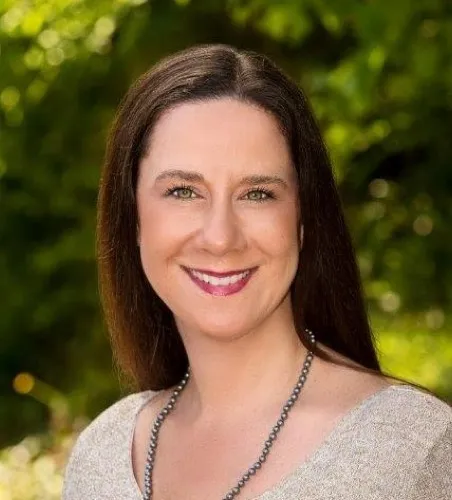 Lindsay Cobb, Personal Lines Specialist
